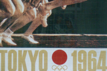 "TOKYO OLYMPICS, 1964" por Michael Francis McCarthy está licenciada sob CC BY 2.0